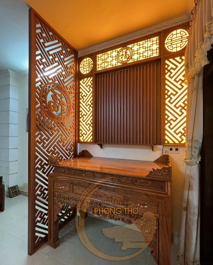 Vách ngăn gỗ phòng thờ 2